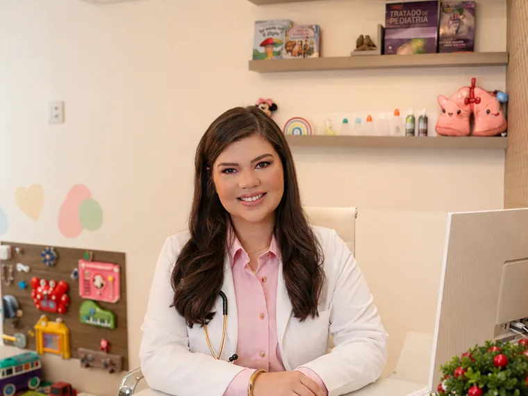 Dra. Laiz Andrade no consultório, pronta para atender